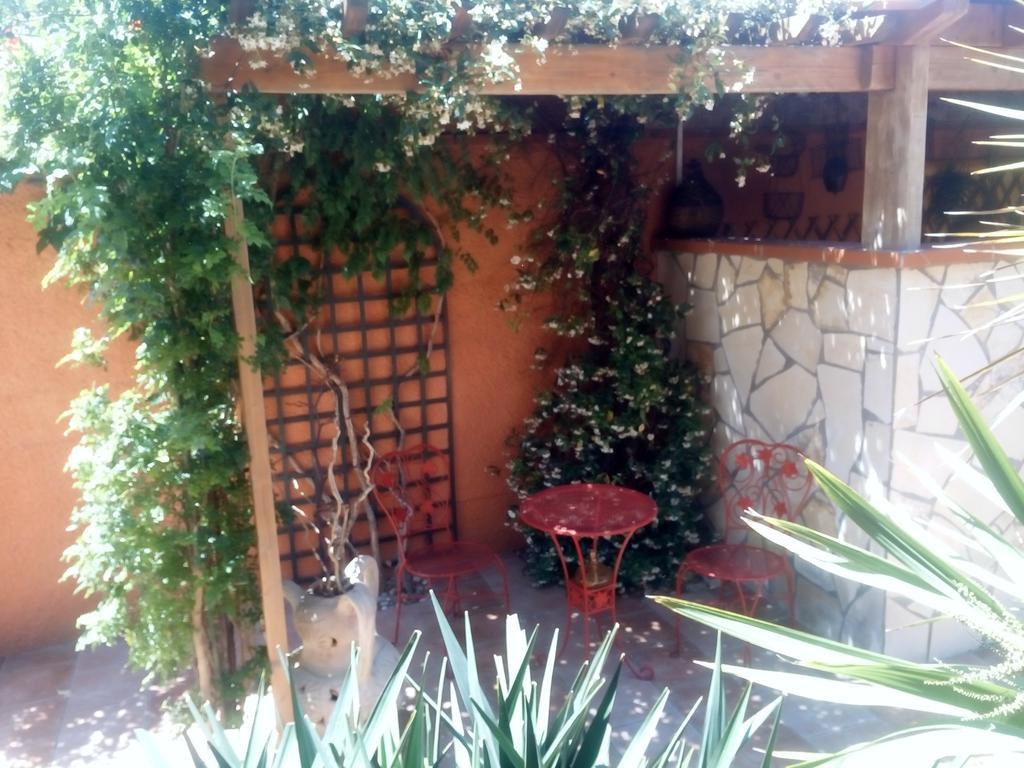La Gentoliere Acomodação com café da manhã Pollestres Exterior foto